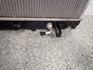 LEGACY OUTBACK 03- 2,5 CHŁODNICA WODY AUTOMAT 8/9 MINIATURA