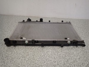 LEGACY OUTBACK 03- 2,5 CHŁODNICA WODY AUTOMAT 9/9 MINIATURA