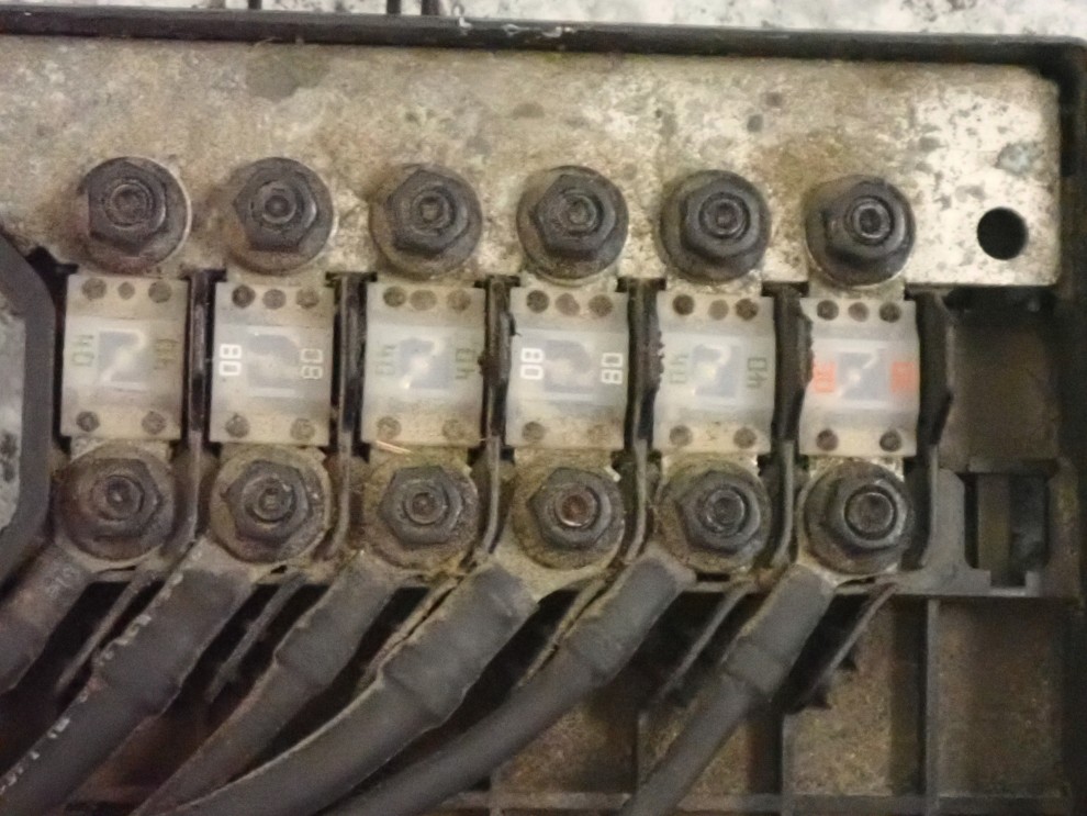 KIA PICANTO CRDI 04-11 KLEMA PLUSOWA BEZPIECZNIKI PŁYTKA 3/7