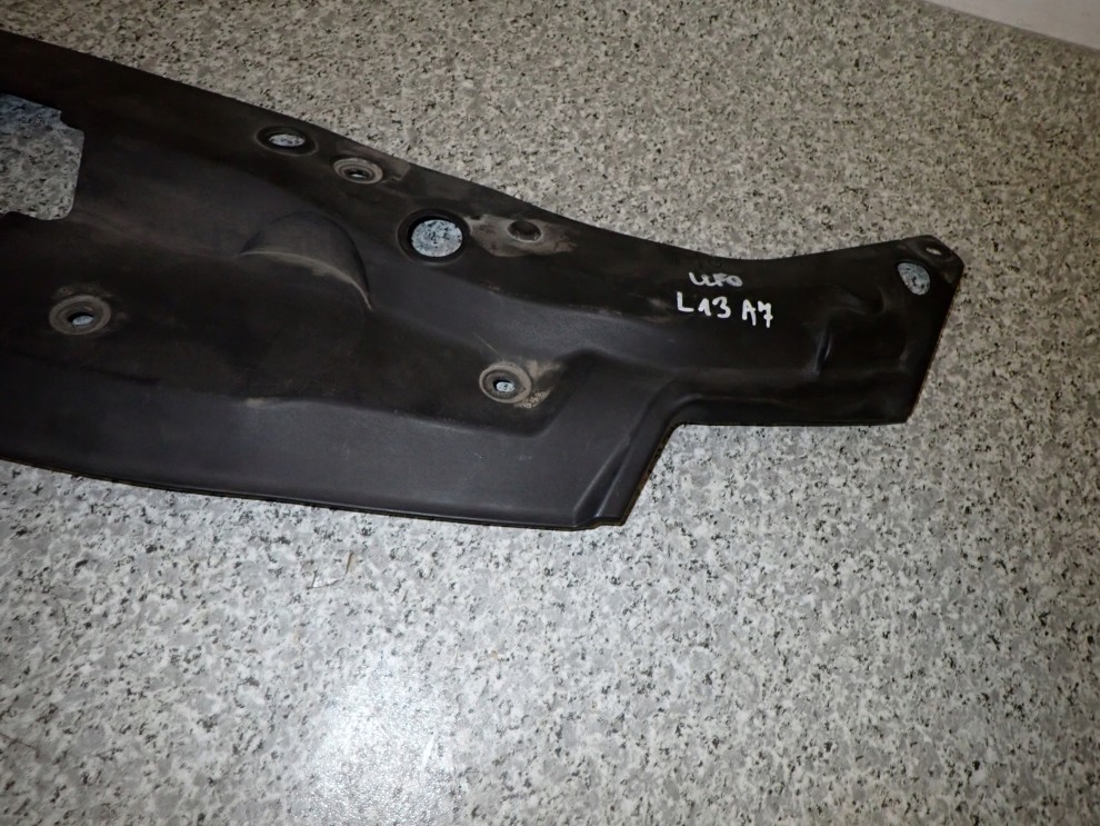 HONDA CIVIC UFO VIII 06-11 OSŁONA ZAMKA MASKI PASA PRZÓD 3/8