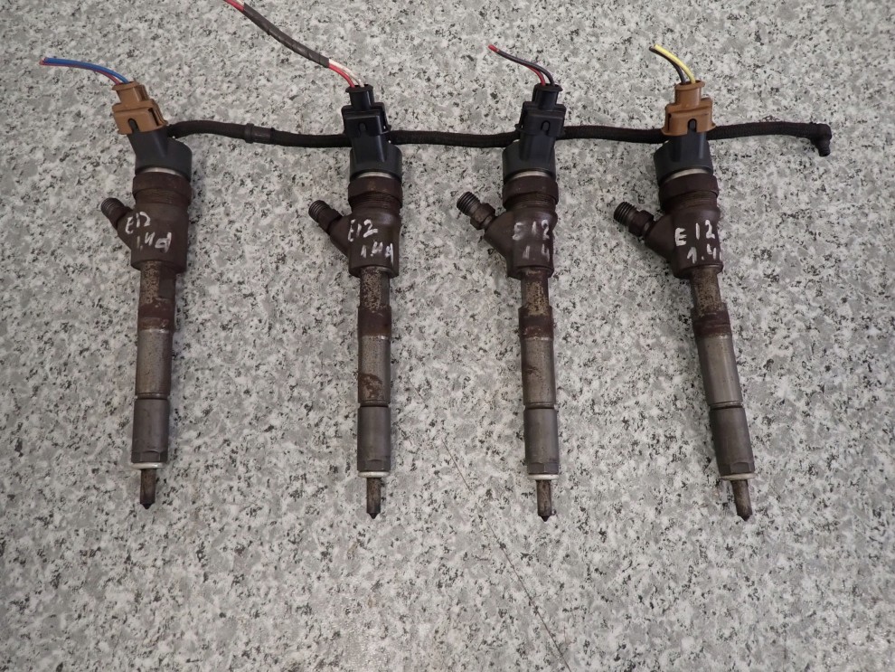 COROLLA 1.4 d4d 04- YARIS 06-WTRYSKIWACZ WTRYSKI 2/5