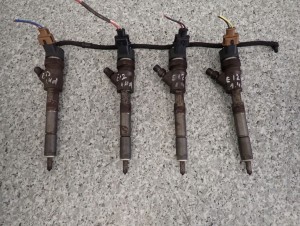 COROLLA 1.4 d4d 04- YARIS 06-WTRYSKIWACZ WTRYSKI 2/5 MINIATURA