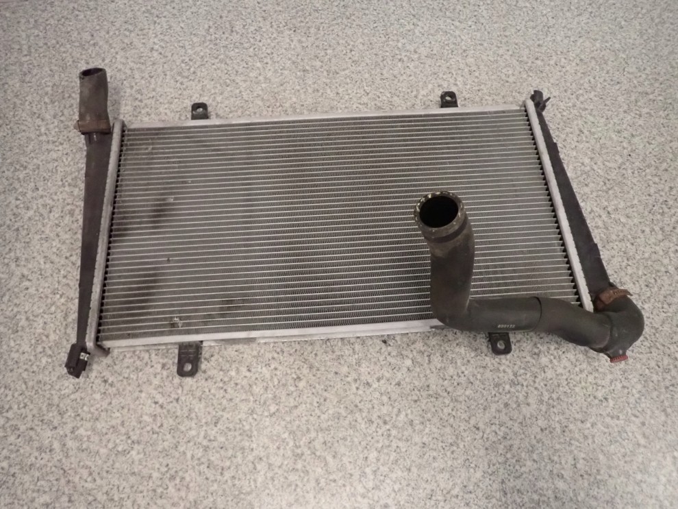 SPACE STAR 1.9d 99- CHŁODNICA WODY 2/3