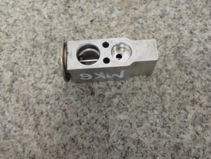 SUZUKI SWIFT 04-09 ZAWÓR ROZPRĘŻNY KLIMATYZACJI 3/6 MINIATURA
