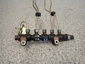MAZDA 3 BK 03-08 1.6 DIESEL LISTWA WTRYSKOWA 6/6 MINIATURA