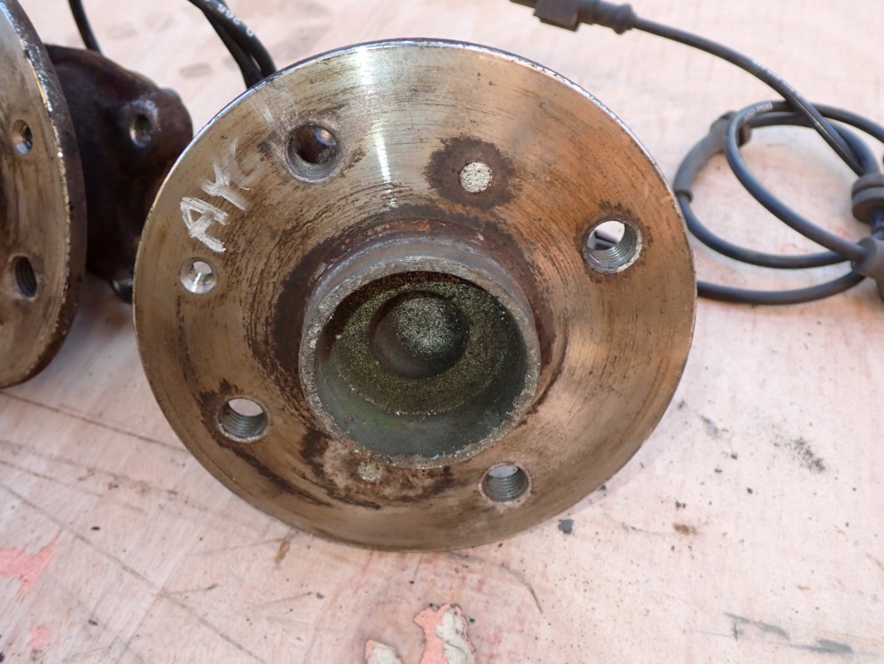 TOYOTA AYGO 05-12 PIASTA TYLNA CZUJNIK ABS 4/5