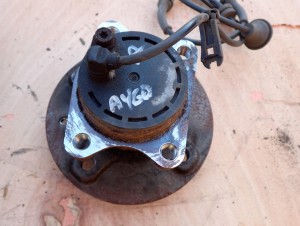 TOYOTA AYGO 05-12 PIASTA TYLNA CZUJNIK ABS 3/5 MINIATURA