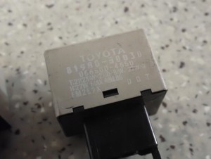 TOYOTA COROLLA YARIS RAV PRZERYWACZ KIERUNKOWSKAZU 5/6 MINIATURA