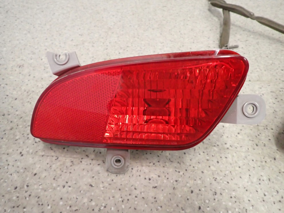 KIA VENGA 09- LAMPKI W ZDERZAK TYŁ PRZECIWMGIELNE 5/8