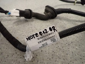 NISSAN NOTE E12 12- WIĄZKA DRZWI INSTALACJA TYŁ R 2/2 MINIATURA