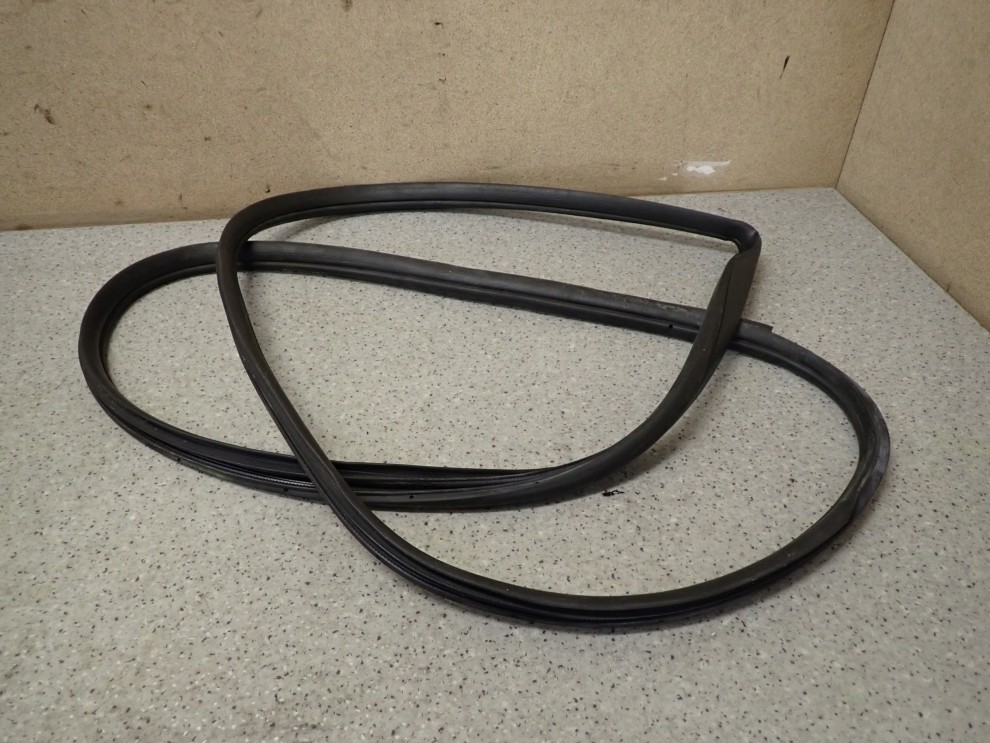 TOYOTA RAV 4 99-05 USZCZELKA DRZWI PRZEDNIA PRAWA 4/4