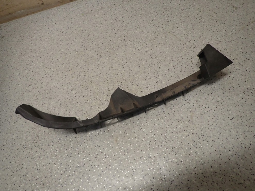 MAZDA 3 4d 03-08 LISTWA POD REFLEKTOR PRAWA 4/6