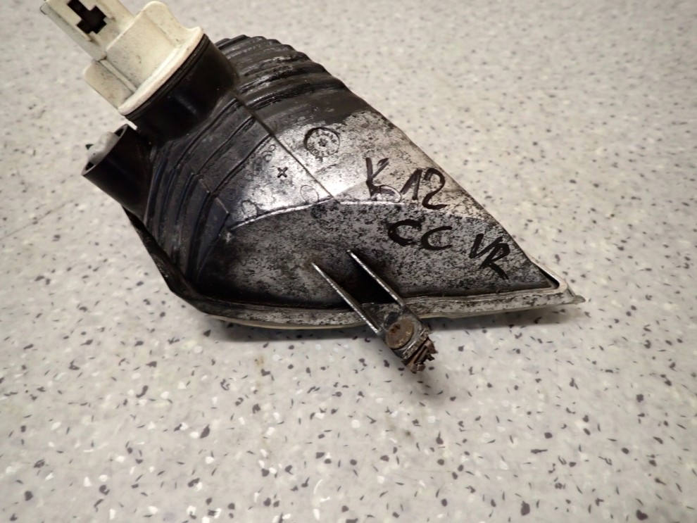 NISSAN MICRA K12 CC CABRIO 03- KIERUNKOWSKAZ PRAWY 2/4