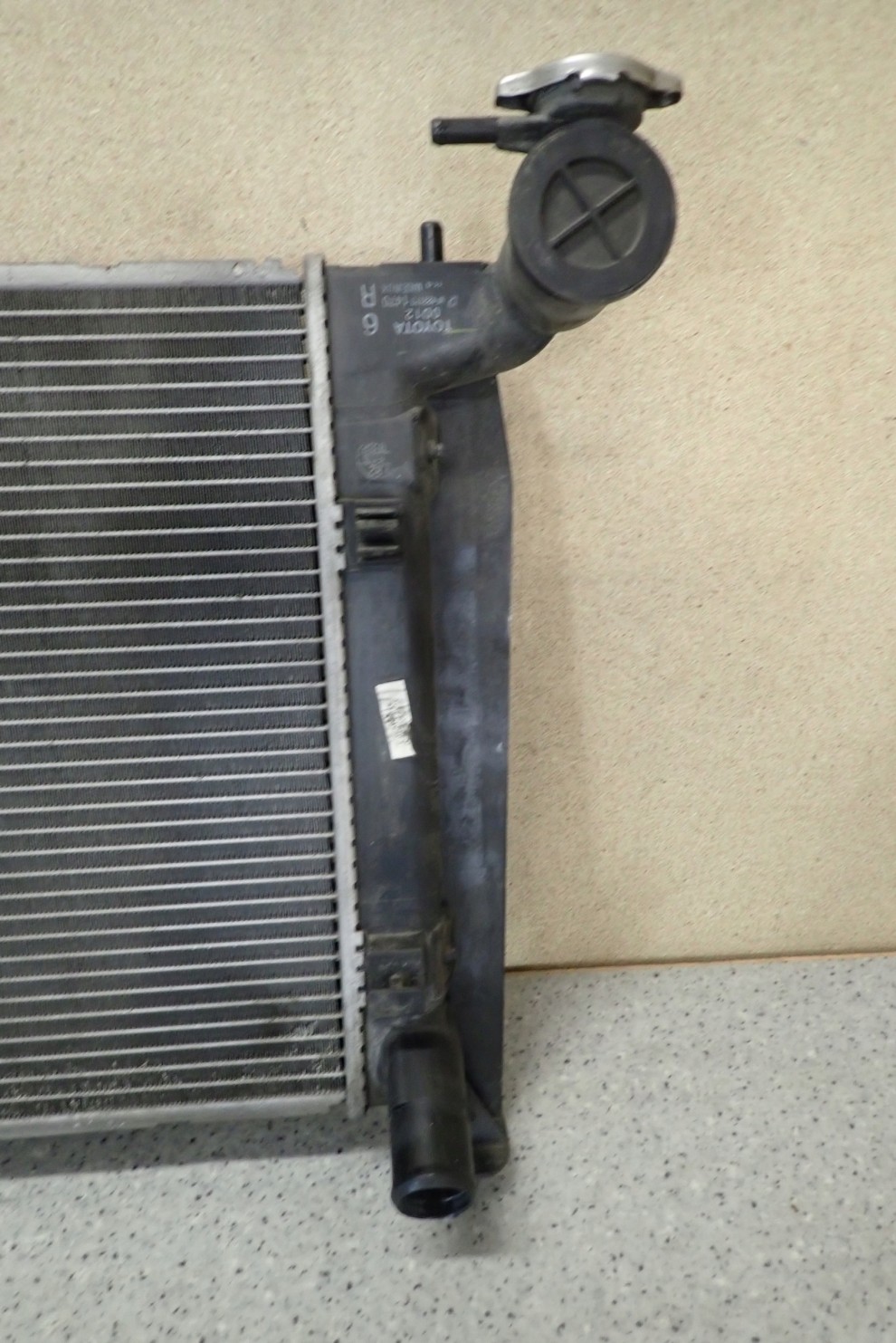 TOYOTA COROLLA VERSO 04-08 1.8i CHŁODNICA WODY 5/6