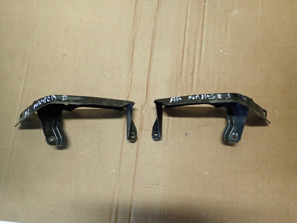 SUBARU FORESTER II 05- LISTWA POD LAMPĘ PRAWA 1/2