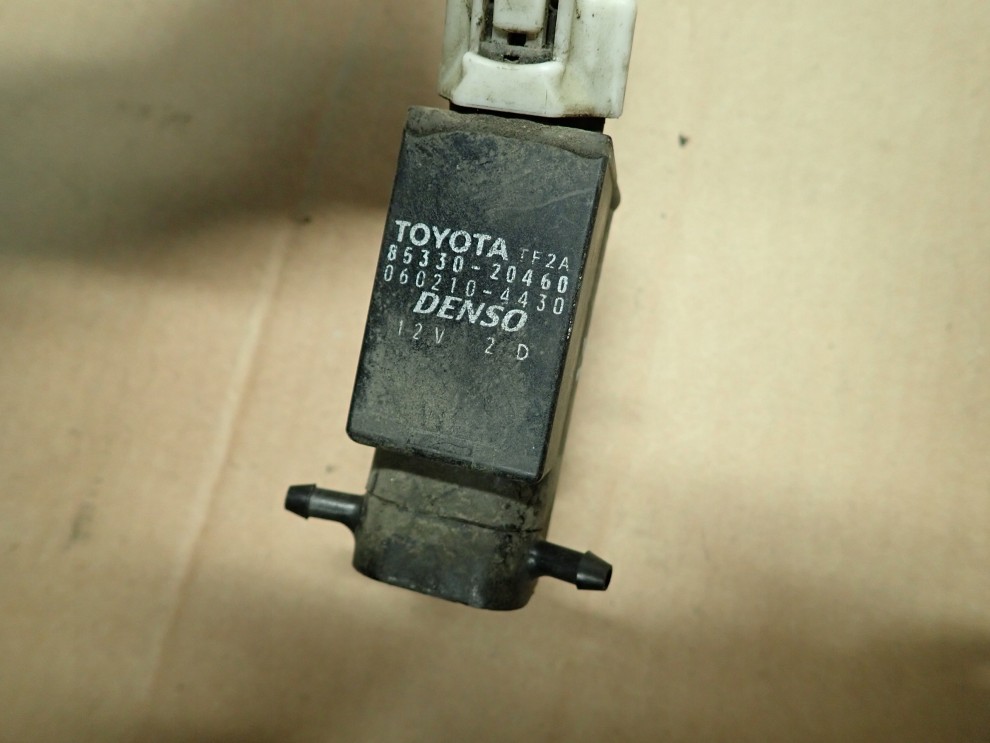 TOYOTA YARIS VERSO 99-05 POMPKA SPRYSKIWACZA SZYBY 2/2
