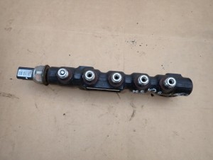 MAZDA 3 MAZDA3 BL 1.6 DIESEL 09- LISTWA WTRYSKOWA 3/5 MINIATURA