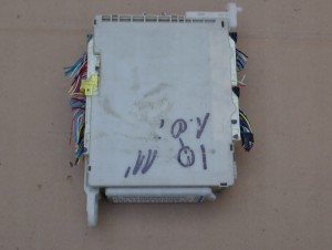 TOYOTA IQ 08 1KR MODUŁ KOMFORTU PUSZKA ELEKTRYCZNA 2/3 MINIATURA