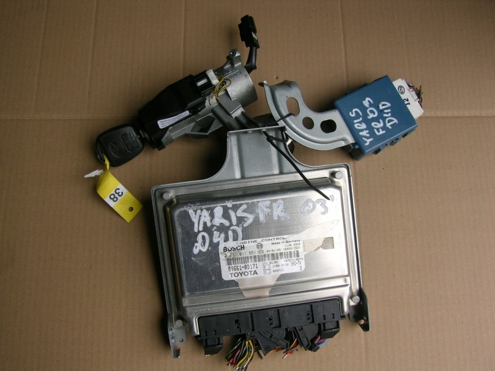 TOYOTA YARIS I D4D -05 STACYJKA KOMPUTER STEROWNIK 4/4