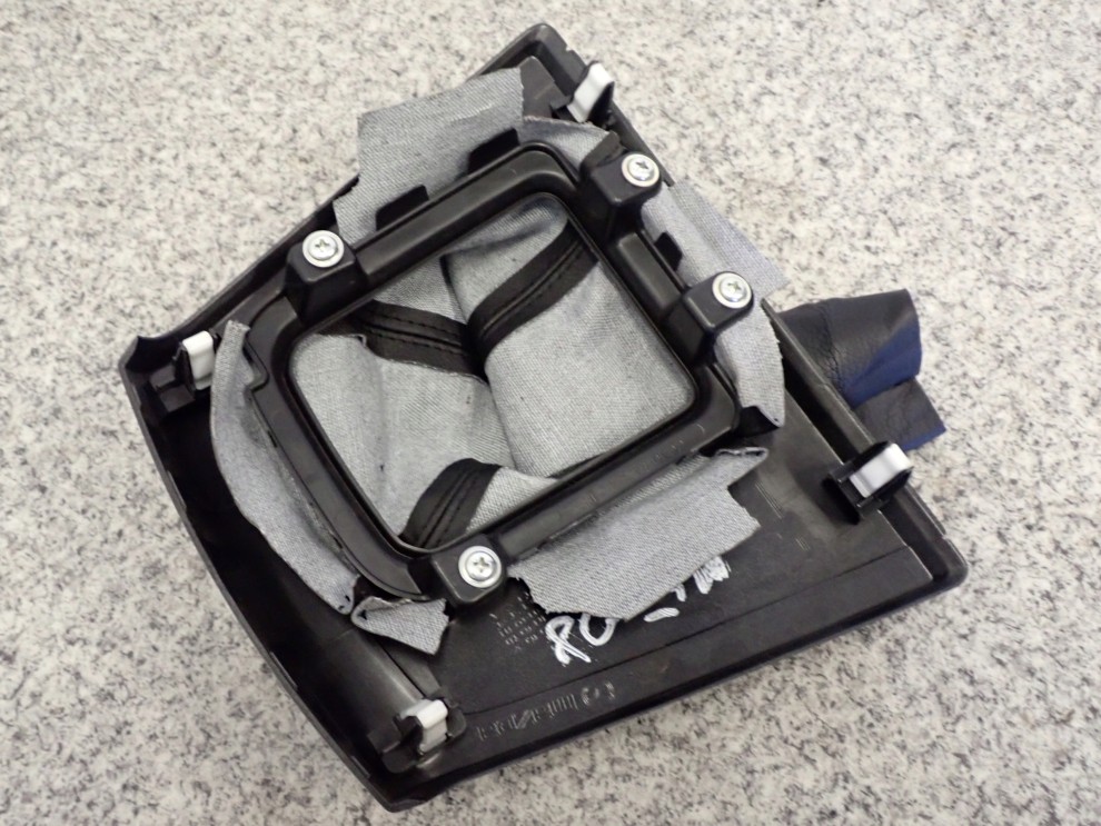 MAZDA 5 08-10 MIESZEK PLASTIK ŚRODKOWY RAMKA 4/7