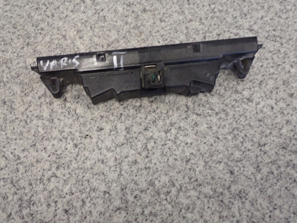 TOYOTA YARIS II 06- LAMPKA TABLICY REJESTRACYJNEJ 4/8