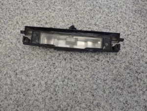 TOYOTA YARIS II 06- LAMPKA TABLICY REJESTRACYJNEJ