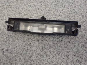 TOYOTA YARIS II 06- LAMPKA TABLICY REJESTRACYJNEJ 2/8 MINIATURA