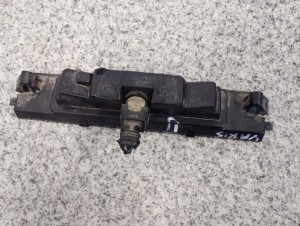 TOYOTA YARIS II 06- LAMPKA TABLICY REJESTRACYJNEJ 6/8 MINIATURA