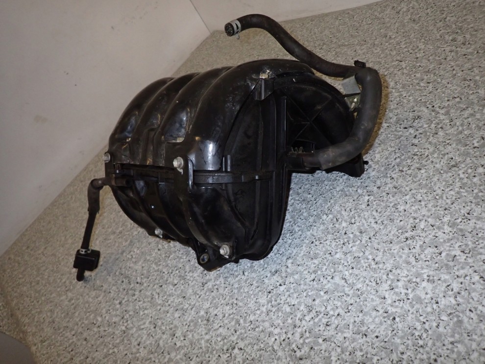 TOYOTA CAMRY 01 -06 2,4 i KOLEKTOR SSĄCY SILNIKA 4/8