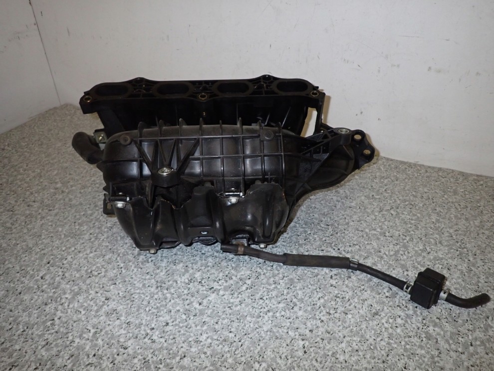 TOYOTA CAMRY 01 -06 2,4 i KOLEKTOR SSĄCY SILNIKA 6/8