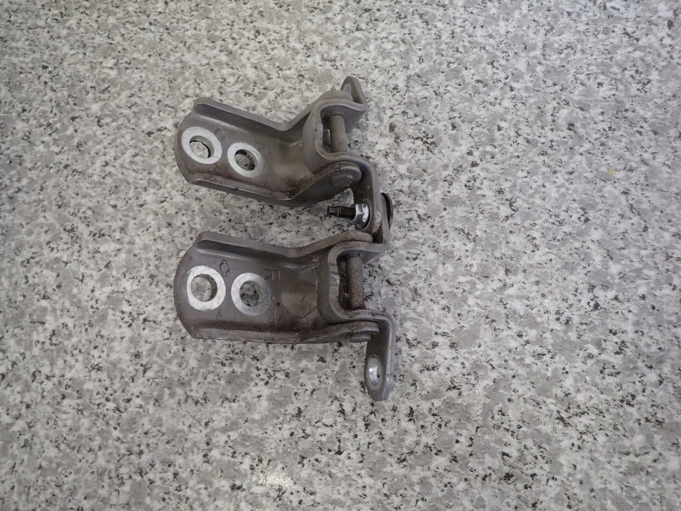 NISSAN PULSAR 14-18 ZAWIASY DRZWI PRZEDNIE LEWE KOMPLET 2/4