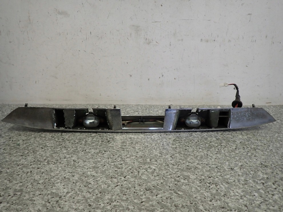 NISSAN XTRAIL T30 01- LISTWA KLAPY TYLNEJ LAMPKI TABLICY 8/10