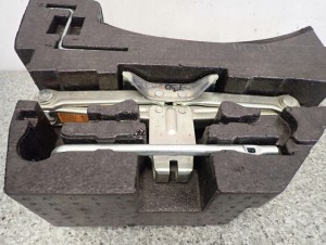 NISSAN XTRAIL T30 01- WKŁAD BAGAŻNIKA ZESTAW NAPRAWCZY 3/7 MINIATURA