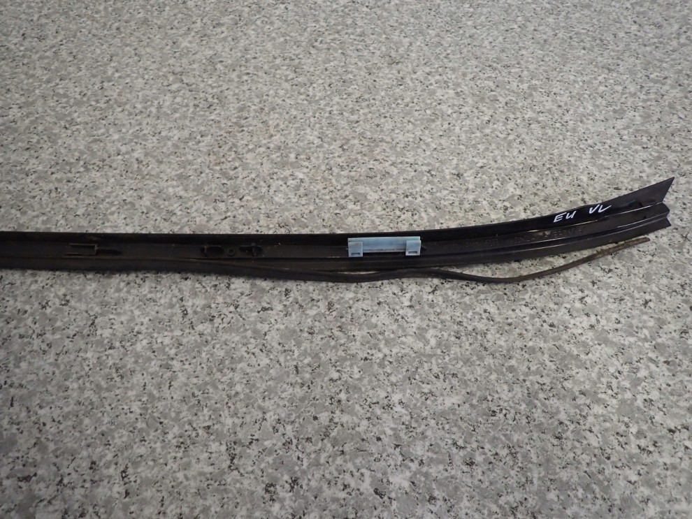 HONDA CIVIC EU VII HB 01-05 LISTWA SZYBY CZOŁOWEJ LEWA 5/6