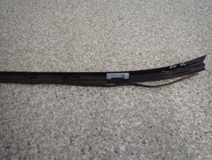 HONDA CIVIC EU VII HB 01-05 LISTWA SZYBY CZOŁOWEJ LEWA 5/6 MINIATURA