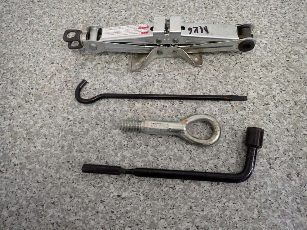 SUZUKI SWIFT MK6 04- PODNOŚNIK KLUCZ UCHO ZESTAW 1/4