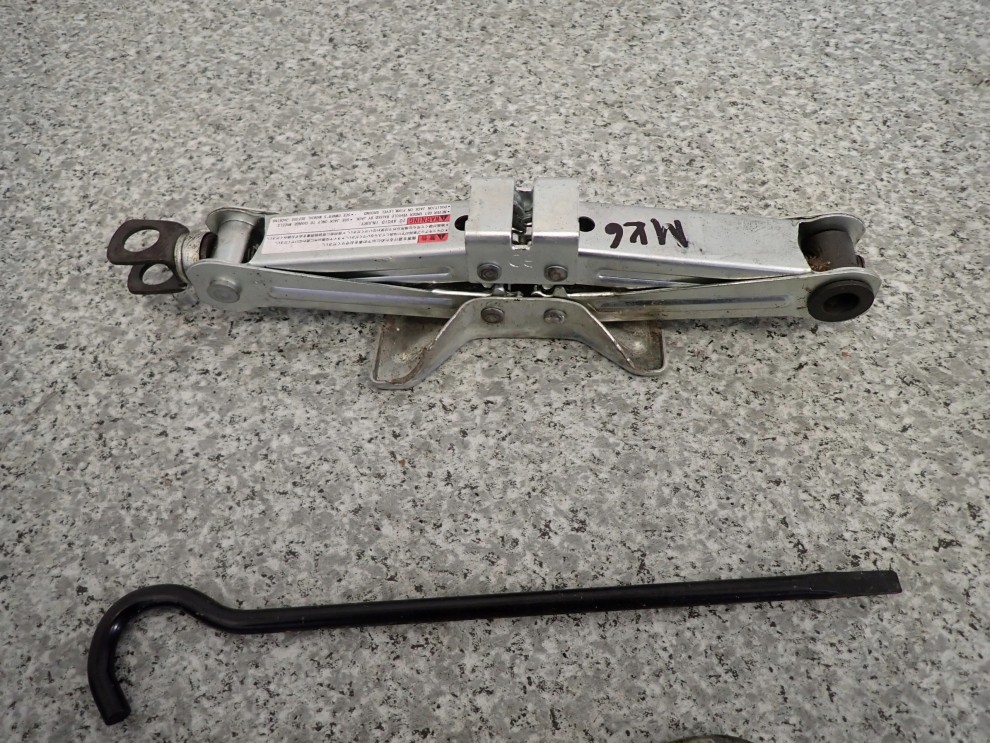 SUZUKI SWIFT MK6 04- PODNOŚNIK KLUCZ UCHO ZESTAW 2/4