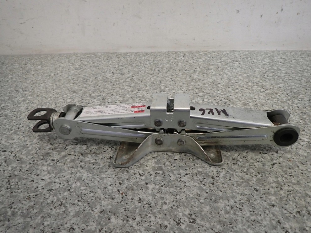 SUZUKI SWIFT MK6 04- PODNOŚNIK KLUCZ UCHO ZESTAW 3/4