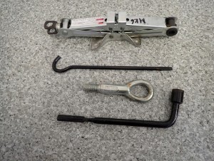 SUZUKI SWIFT MK6 04- PODNOŚNIK KLUCZ UCHO ZESTAW