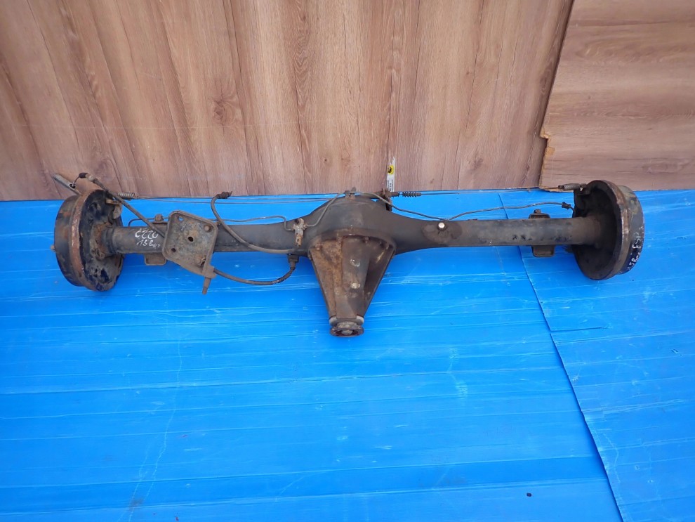 NISSAN VANETTE MOST NAPĘDOWY TYŁ 1/8