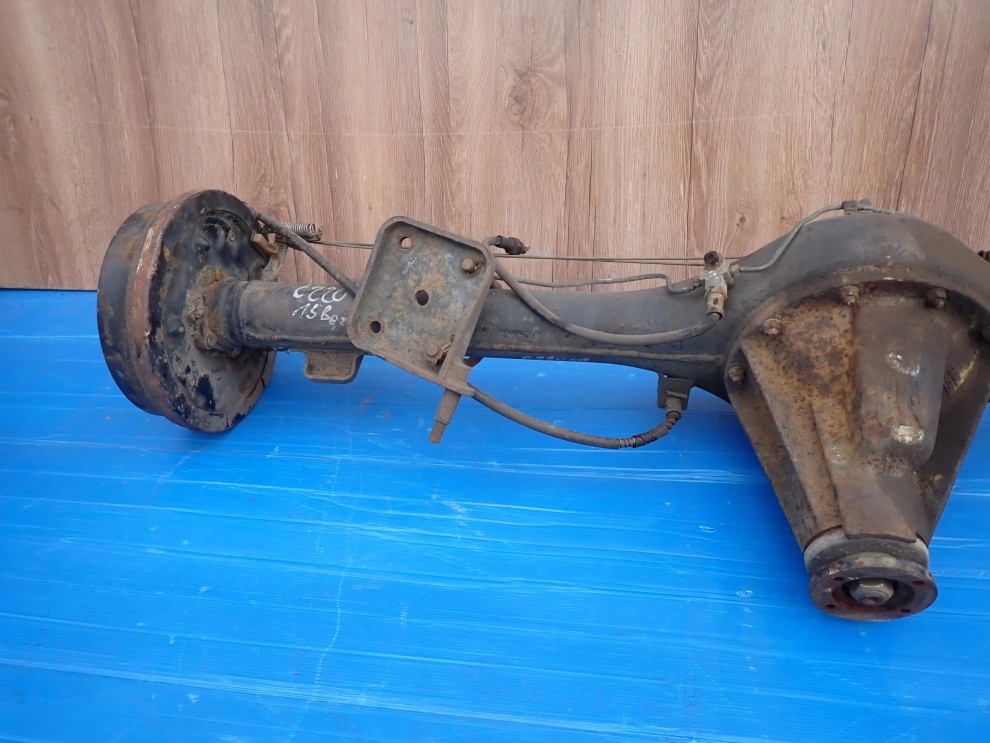 NISSAN VANETTE MOST NAPĘDOWY TYŁ 7/8