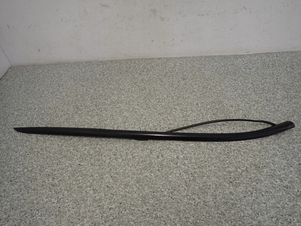 HONDA CIVIC EU VII HB 01-05 LISTWA SZYBY CZOŁOWEJ PRAWA 1/8