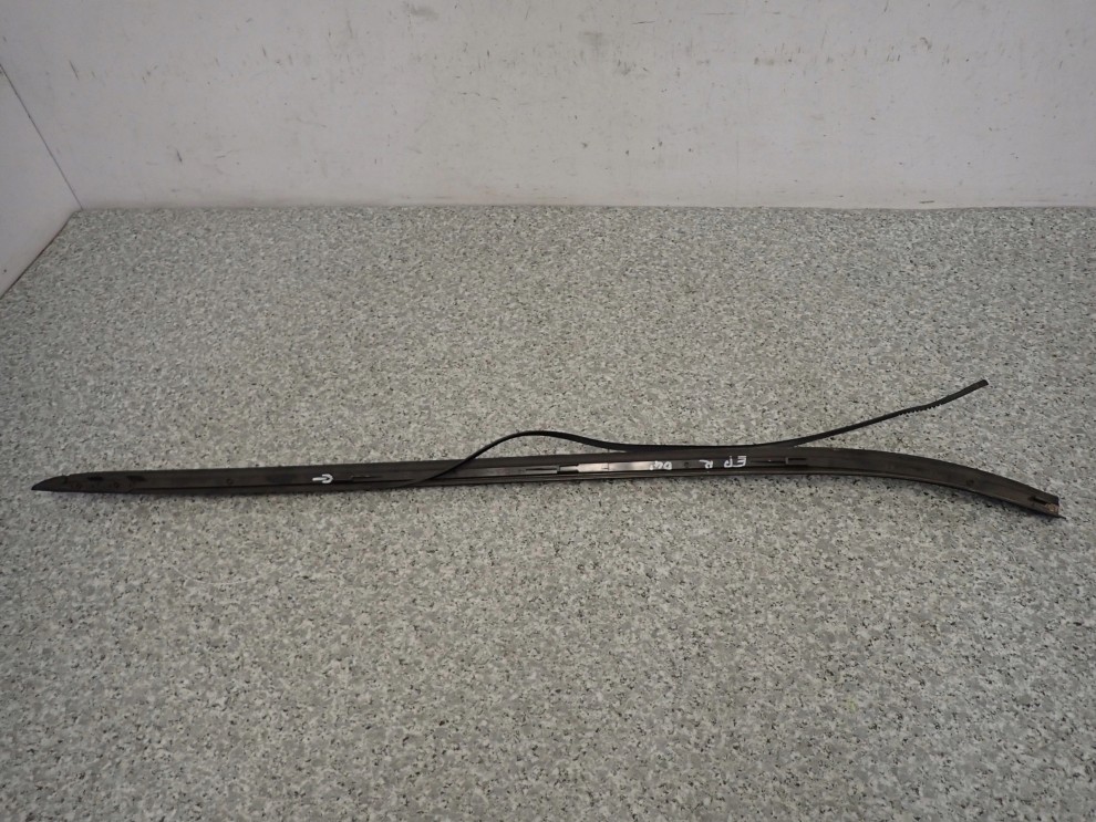 HONDA CIVIC EU VII HB 01-05 LISTWA SZYBY CZOŁOWEJ PRAWA 4/8
