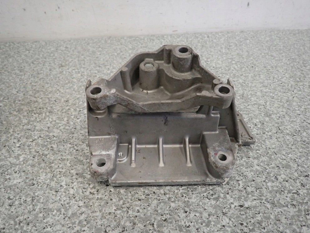 NISSAN MICRA K12 1.2i AUTOMAT 02- ŁAPA GÓRNA SKRZYNI BIEGÓW 1/4