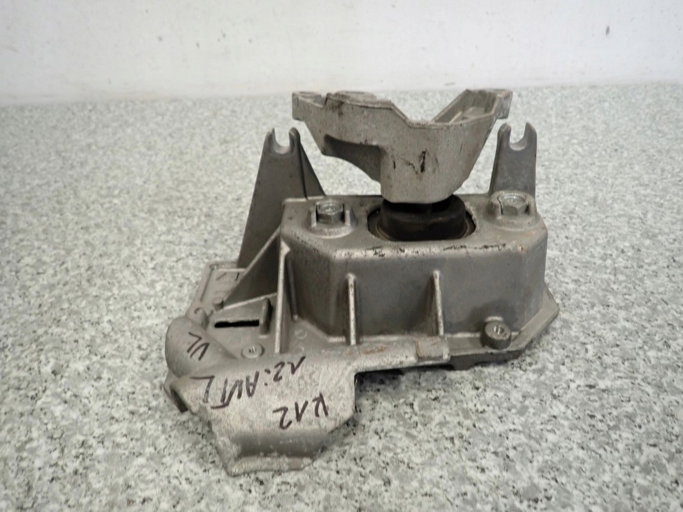 NISSAN MICRA K12 1.2i AUTOMAT 02- ŁAPA GÓRNA SKRZYNI BIEGÓW 3/4