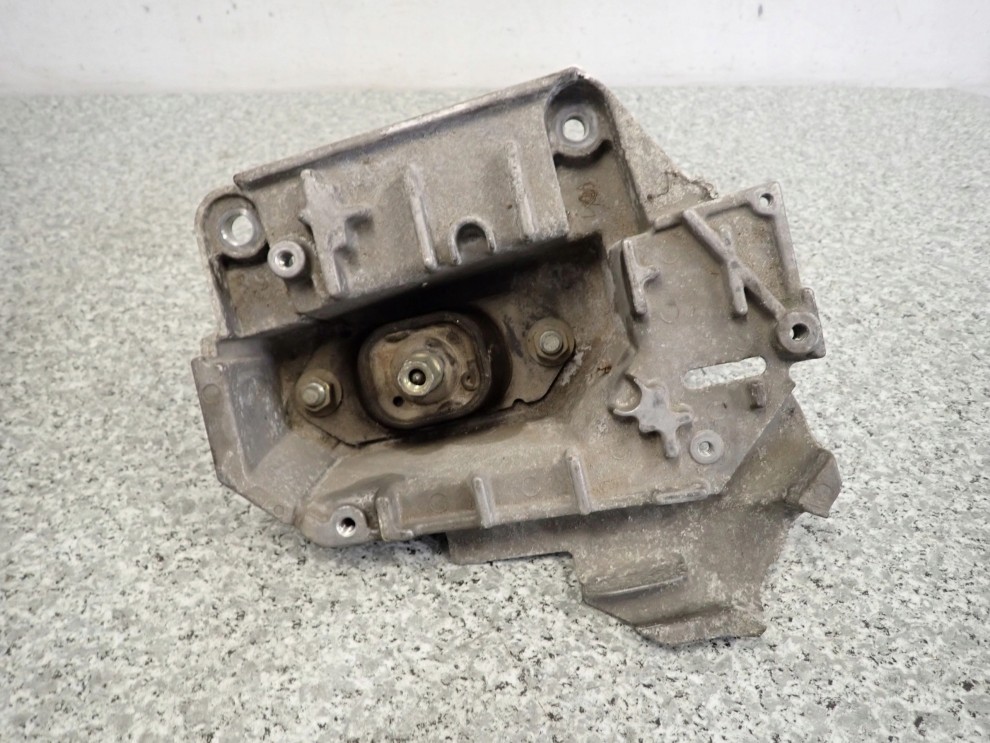 NISSAN MICRA K12 1.2i AUTOMAT 02- ŁAPA GÓRNA SKRZYNI BIEGÓW 4/4