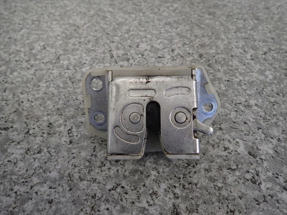 SUZUKI ALTO NISSAN PIXO 09- ZAMEK KLAPY BAGAŻNIKA 1/4