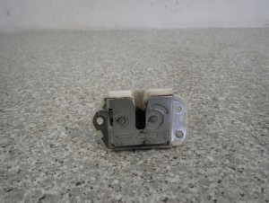 SUZUKI ALTO NISSAN PIXO 09- ZAMEK KLAPY BAGAŻNIKA 4/4 MINIATURA