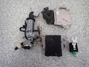 NISSAN PIXO 09- 1.0 i ZESTAW STARTOWY STACYJKA KOMPUTER IMMO 7/7 MINIATURA