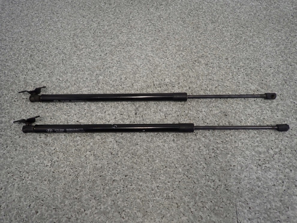 HYUNDAI i40 KOMBI 11-18 SIŁOWNIKI KLAPY BAGAŻNIKA KOMPLET 2/3